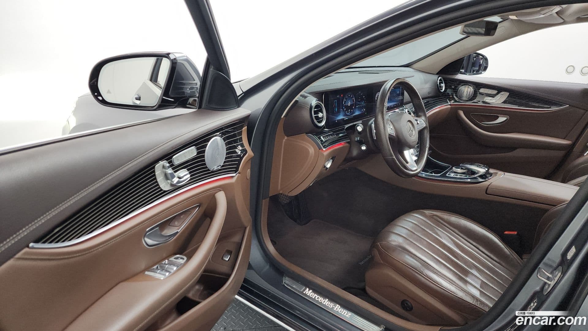 Main__Slider__Photo:E-Class Mercedes-Benz 2017.5-9