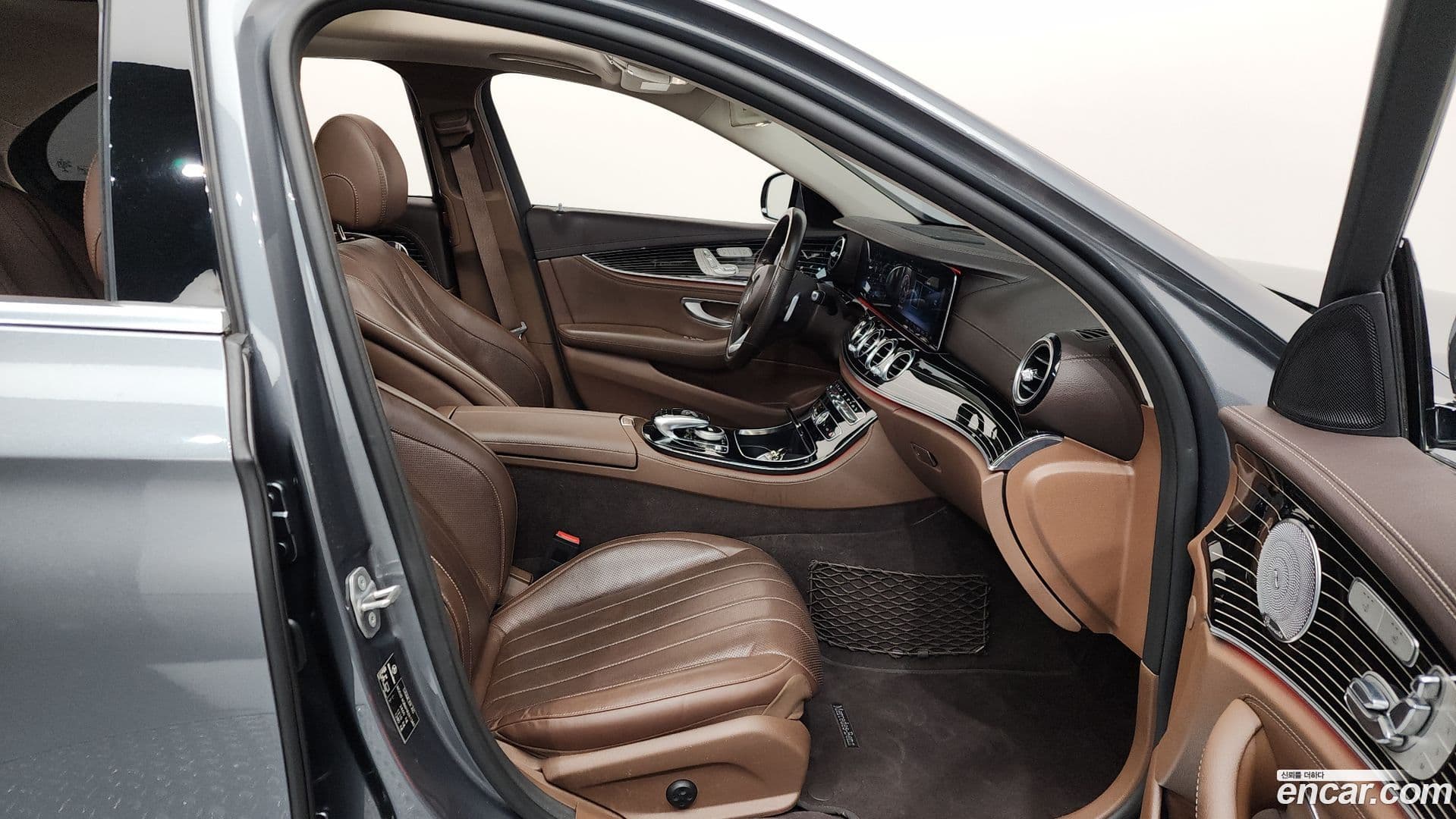 Main__Slider__Photo:E-Class Mercedes-Benz 2017.5-10