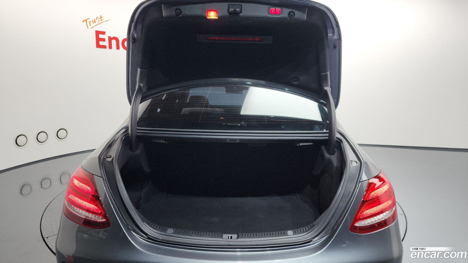 Main__Slider__Photo:E-Class Mercedes-Benz 2017.5-19