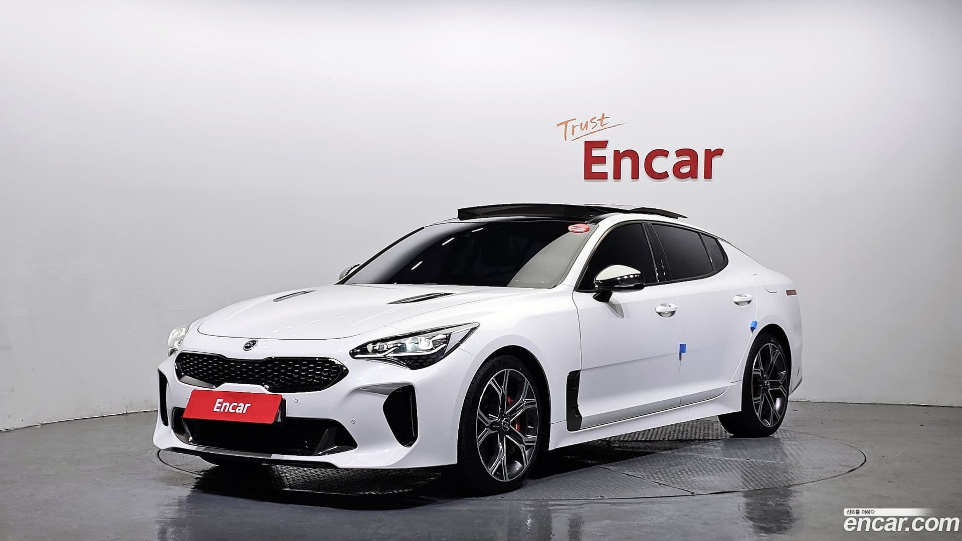 Main__Slider__Photo:Stinger Kia 2017.7-0