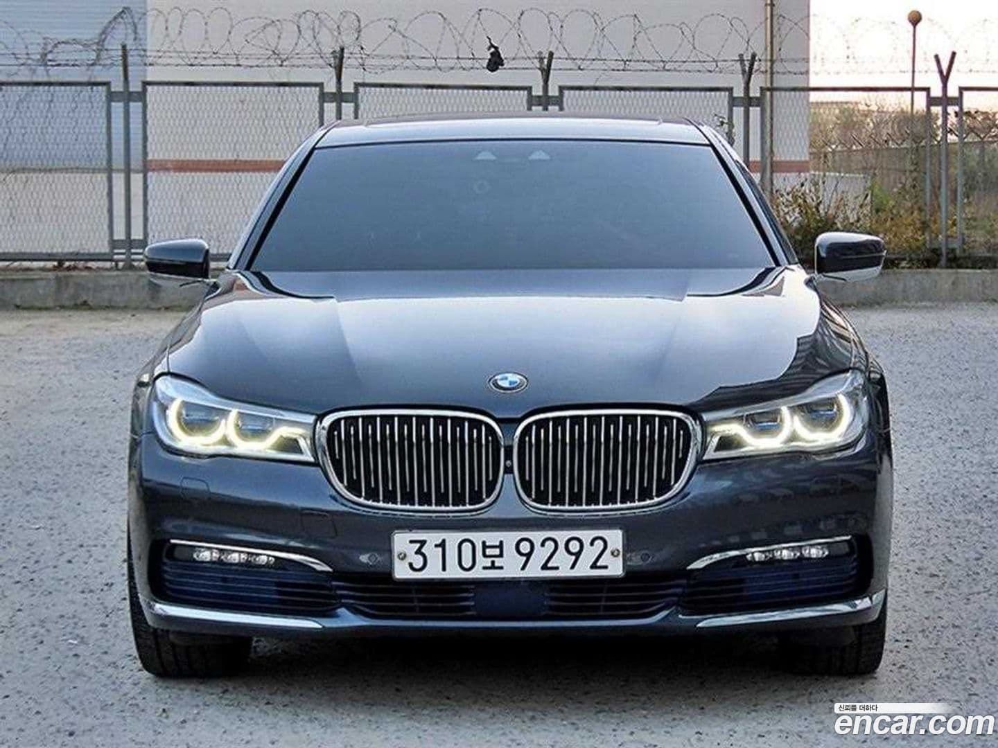 Main__Slider__Photo:7-Series BMW 2016.8-0