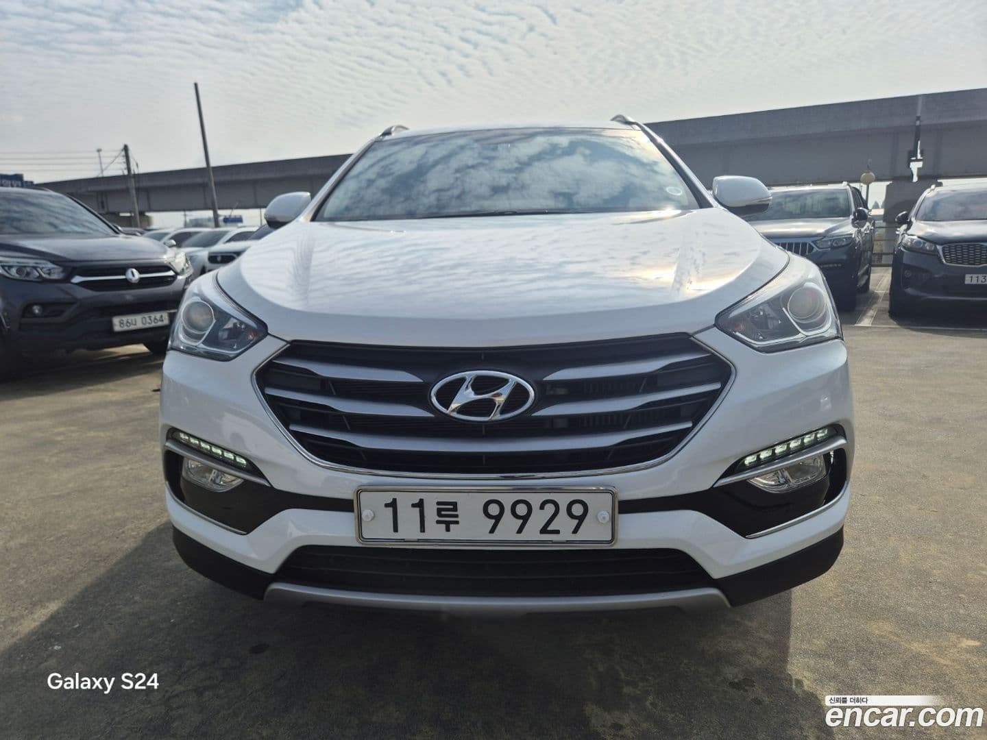Main__Slider__Photo:Santafe Hyundai 2015.6-0