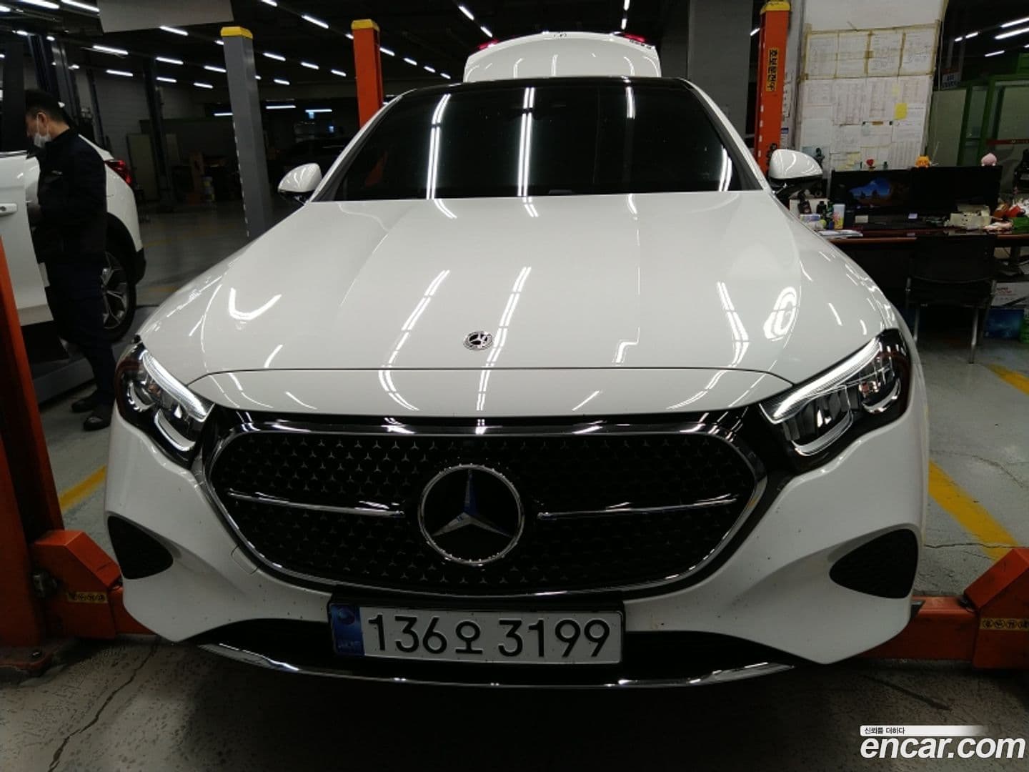 Main__Slider__Photo:E-Class Mercedes-Benz 2025.3-0