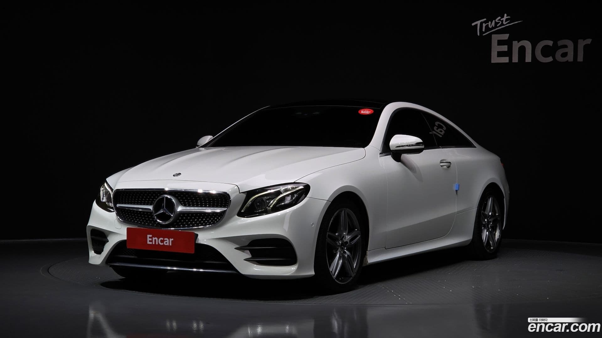 Main__Slider__Photo:E-Class Mercedes-Benz 2018.11-0