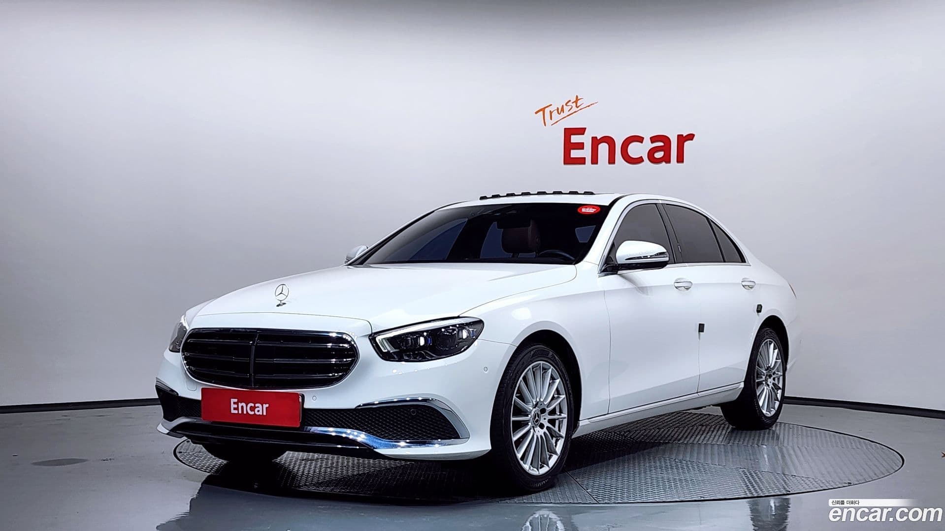 Main__Slider__Photo:E-Class Mercedes-Benz 2021.1-0