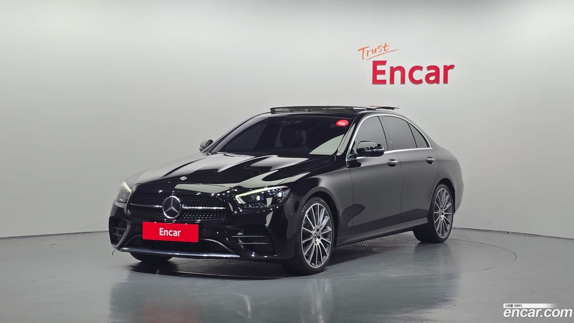 Main__Slider__Photo:E-Class Mercedes-Benz 2020.10-0