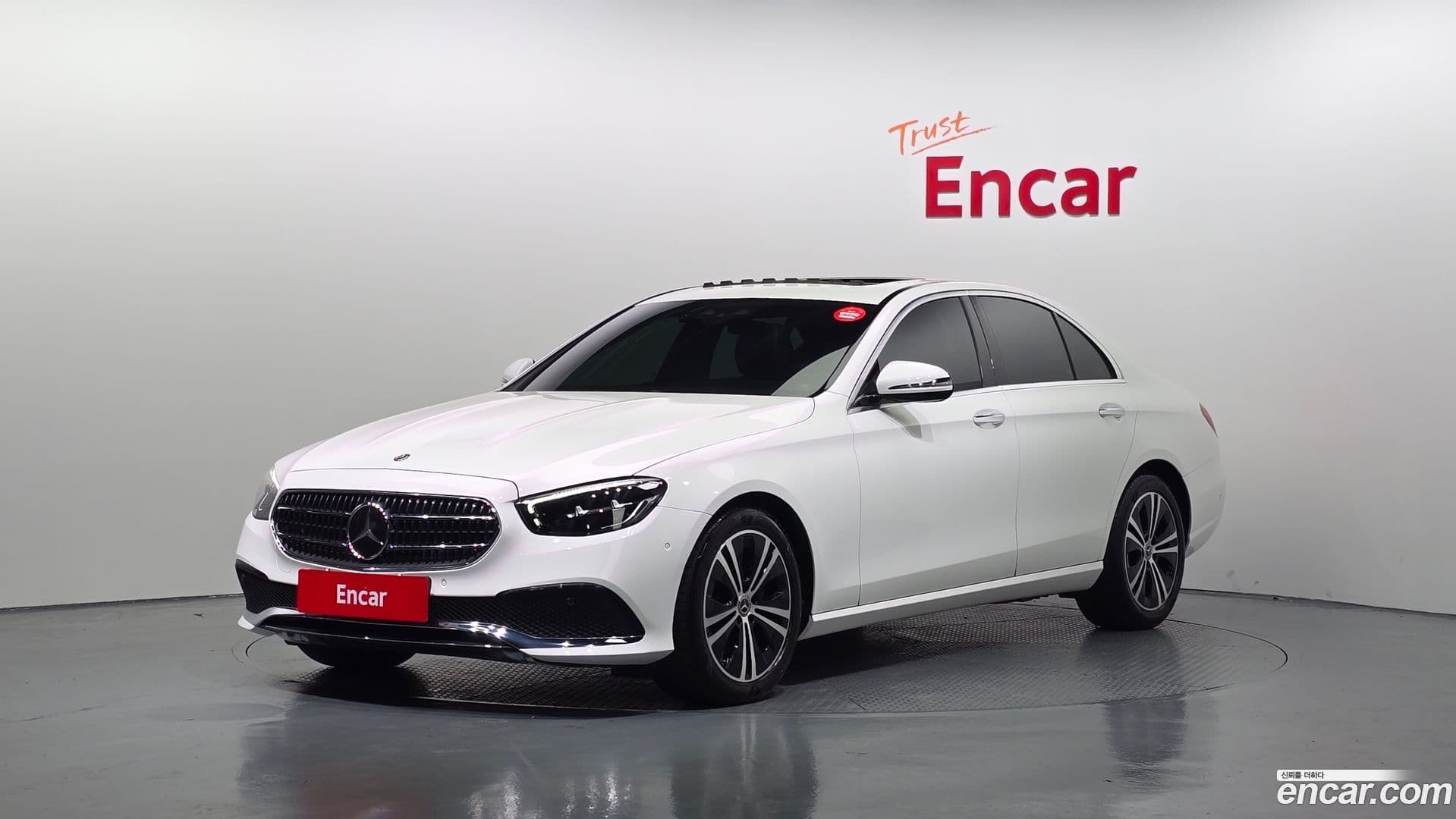 Main__Slider__Photo:E-Class Mercedes-Benz 2020.10-0