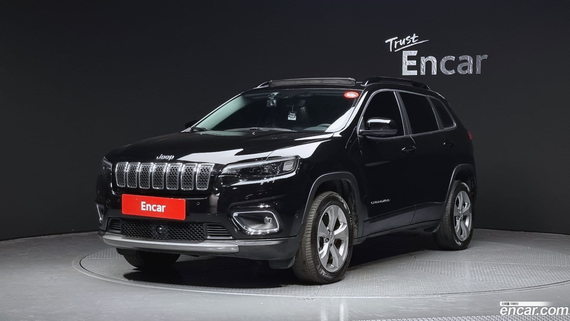 Main__Slider__Photo:Cherokee Jeep 2022.9-0