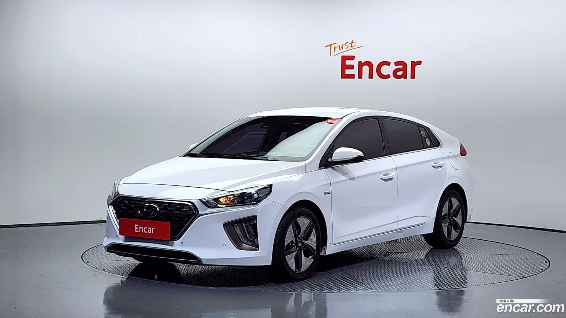 Main__Slider__Photo:Ioniq Hyundai 2020.3-0