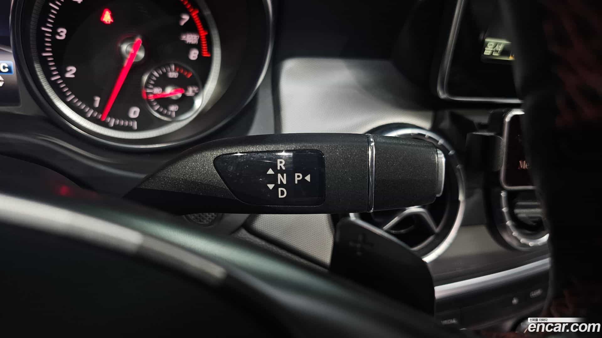 CLA-Class Mercedes-Benz 2018.1-INNER-009