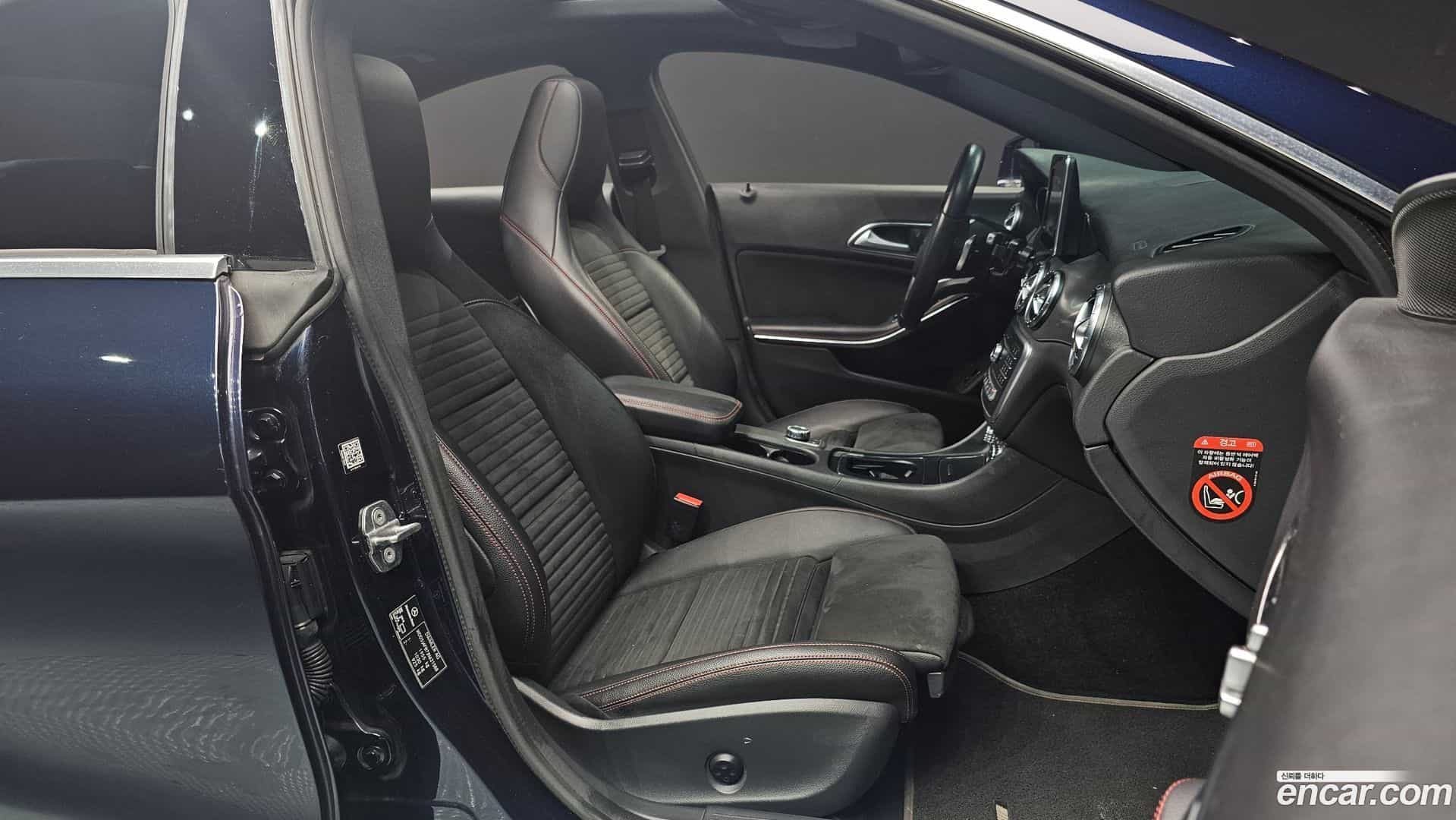 CLA-Class Mercedes-Benz 2018.1-INNER-010