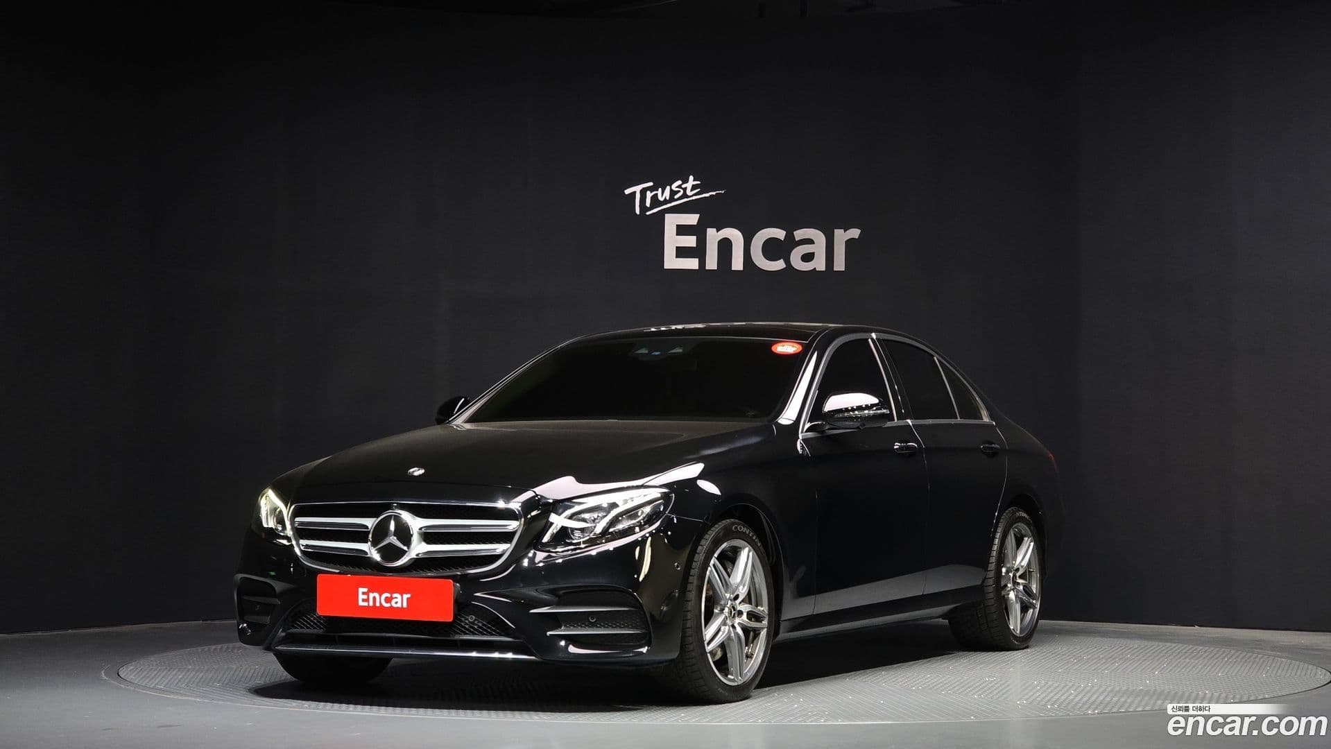 Main__Slider__Photo:E-Class Mercedes-Benz 2020.2-0