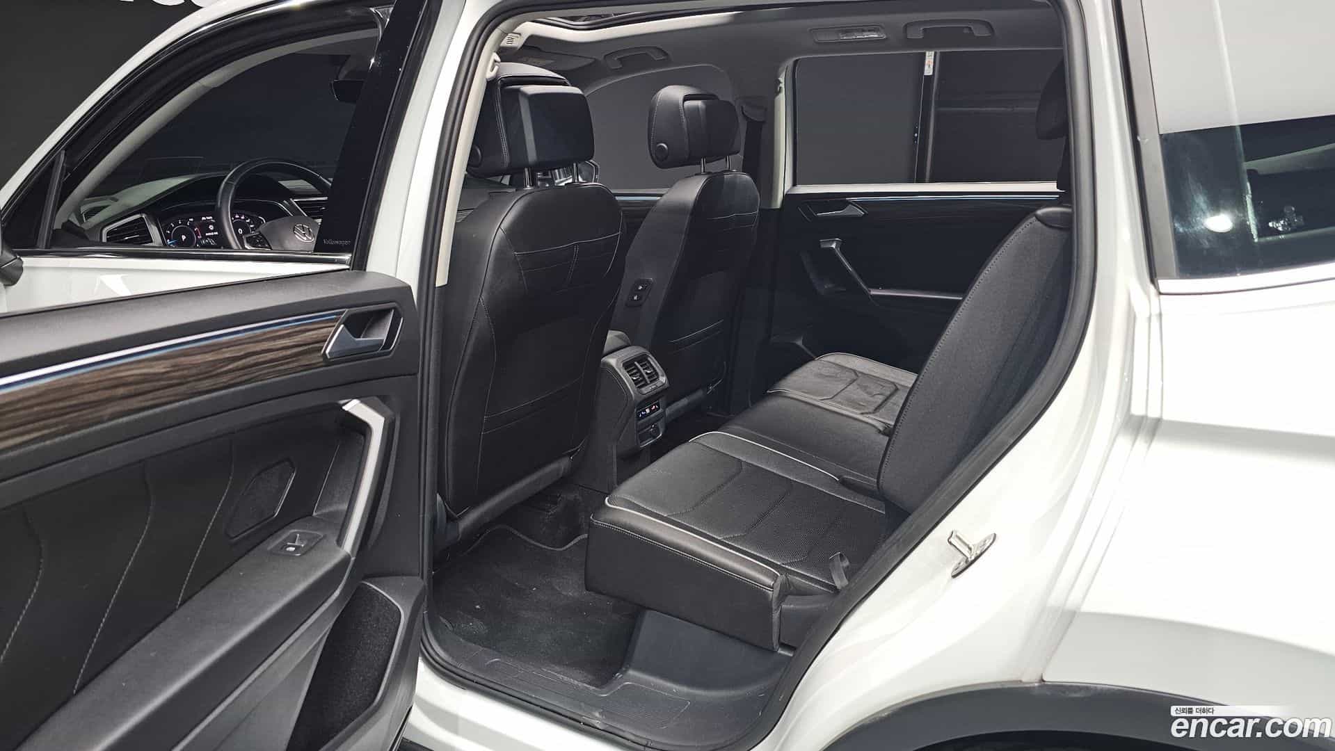 Tiguan Volkswagen 2023.10-OPTION-016