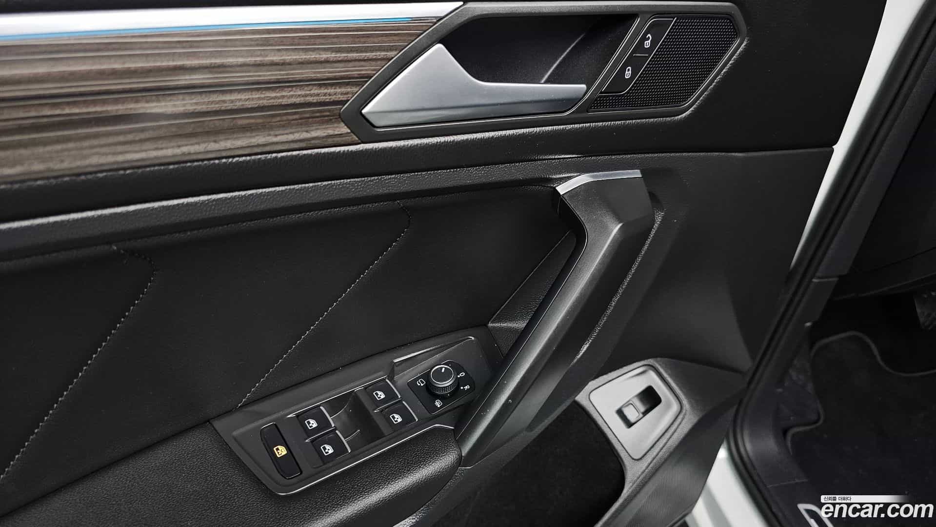 Tiguan Volkswagen 2023.10-OPTION-023