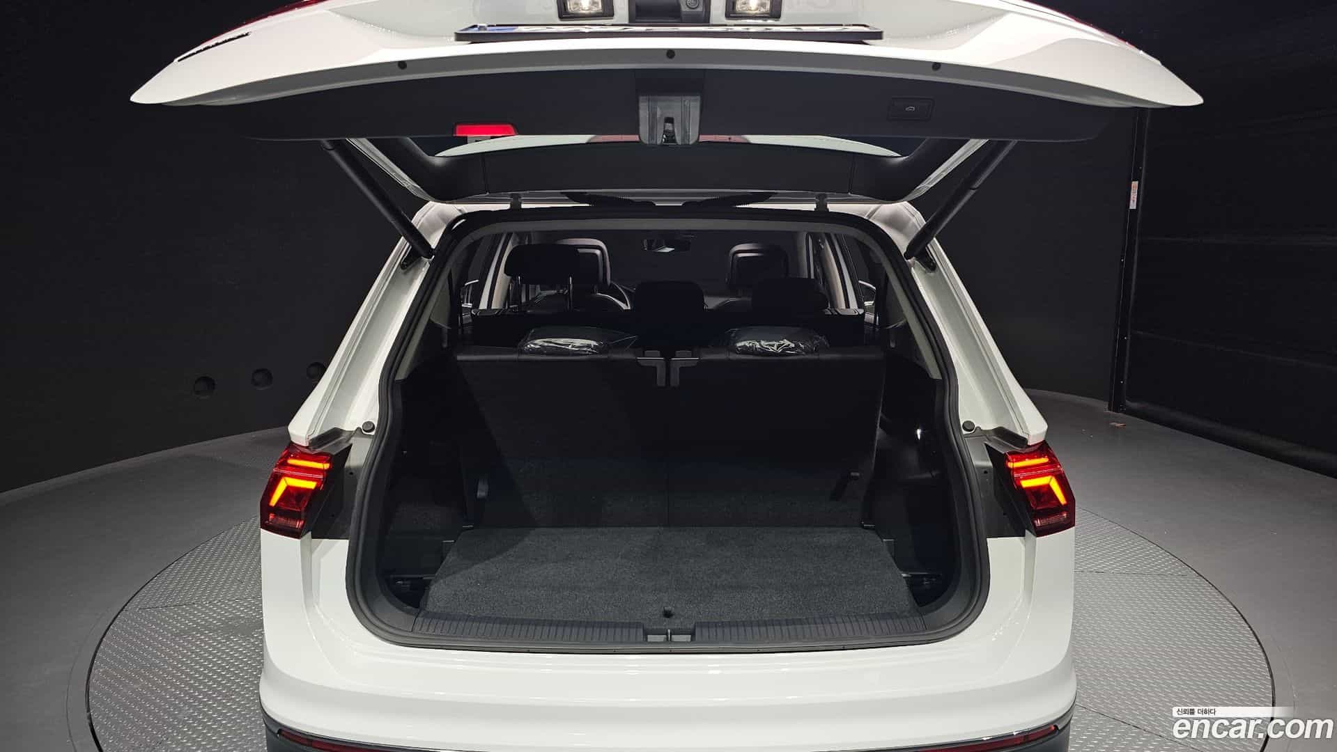 Tiguan Volkswagen 2023.10-OPTION-024