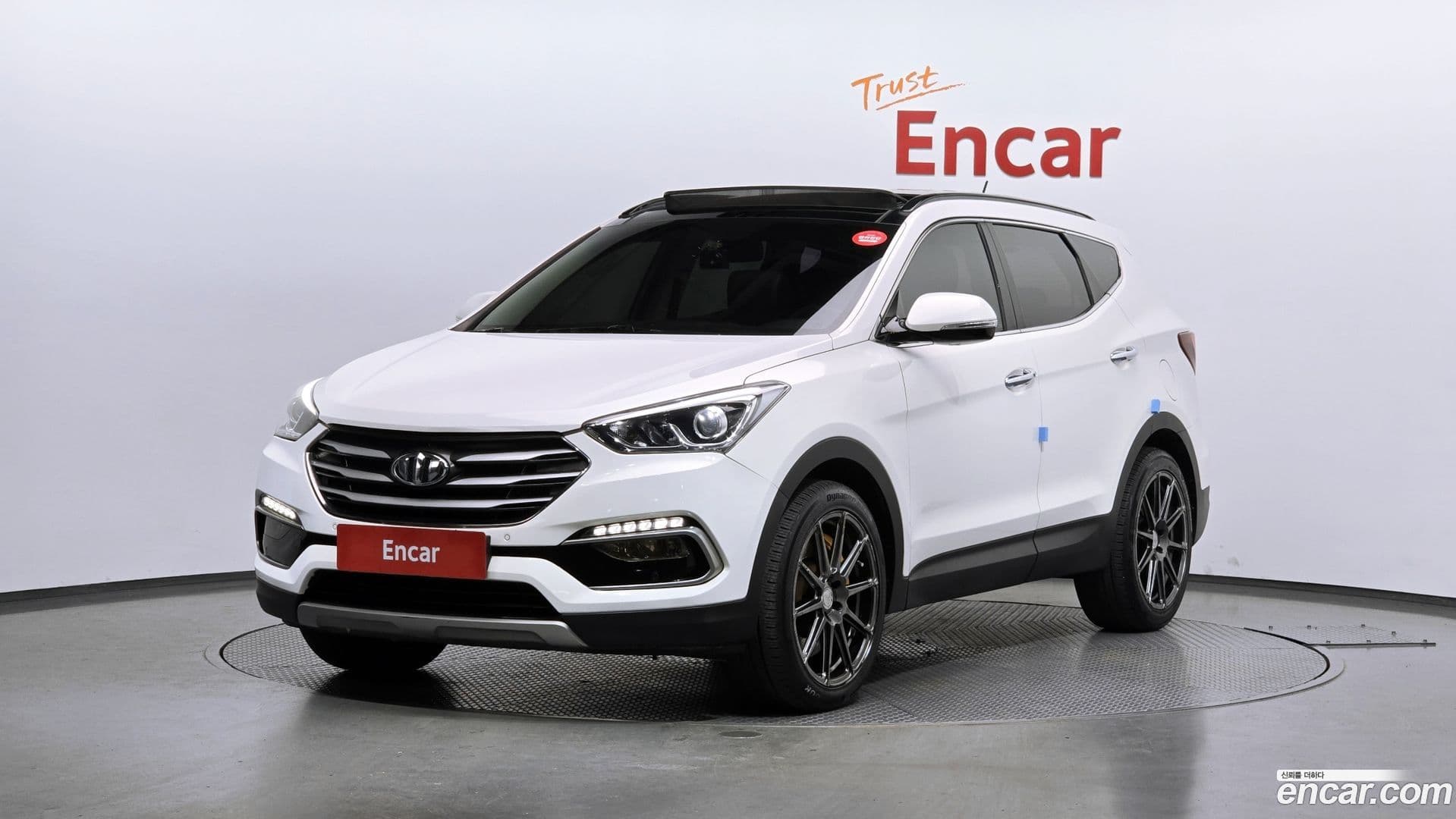 Main__Slider__Photo:Santafe Hyundai 2016.5-0