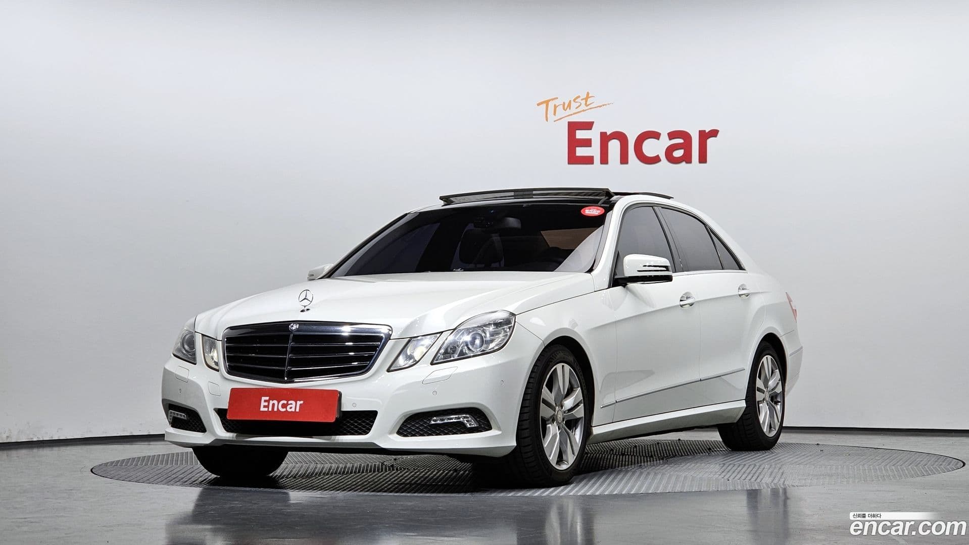 Main__Slider__Photo:E-Class Mercedes-Benz 2010.3-0