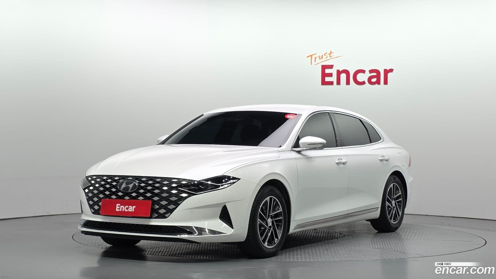 Main__Slider__Photo:Grandeur Hyundai 2021.10-0