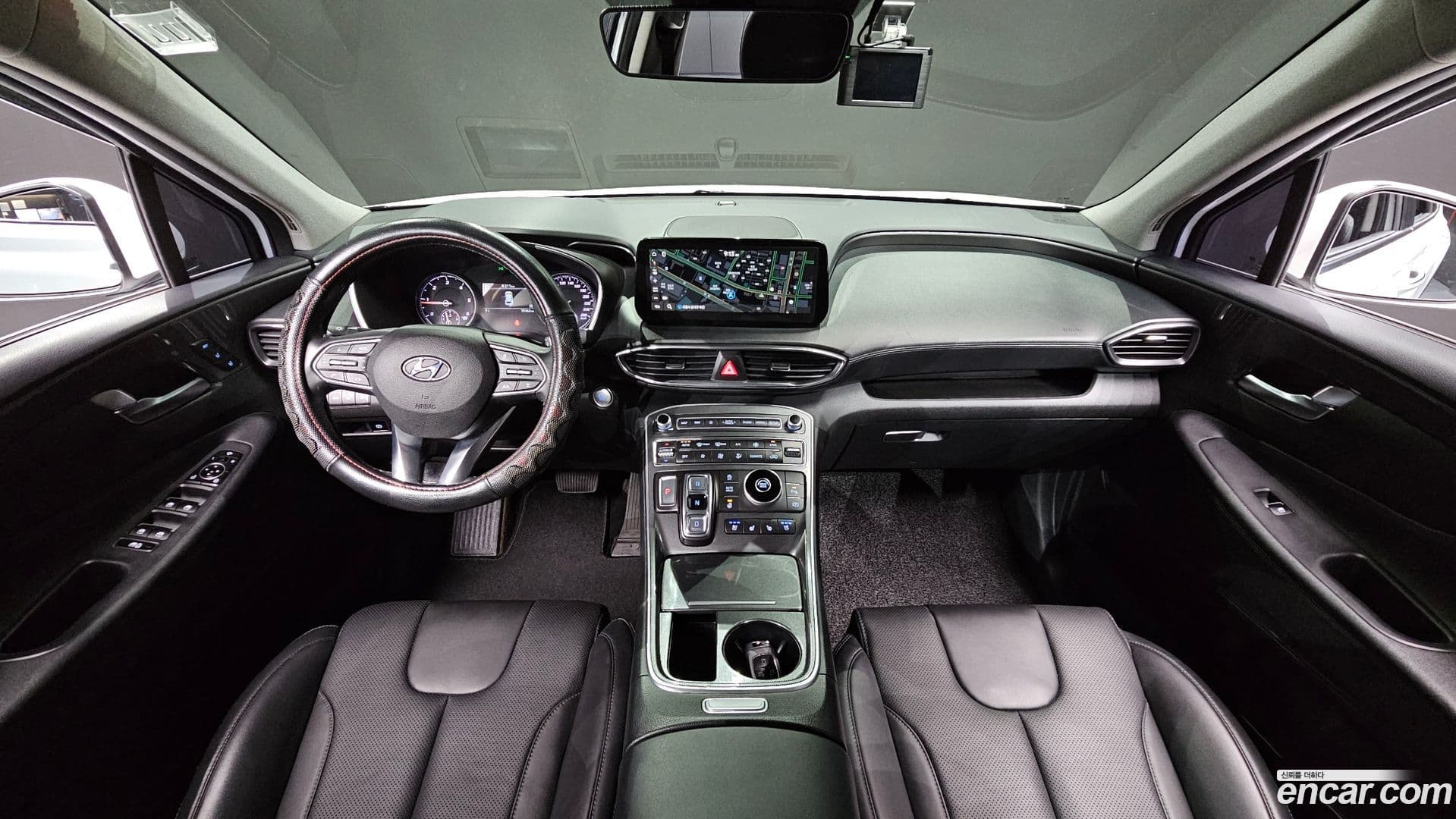 Main__Slider__Photo:Santafe Hyundai 2021.4-6