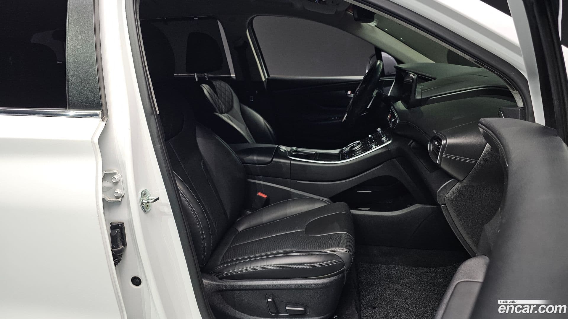 Main__Slider__Photo:Santafe Hyundai 2021.4-9
