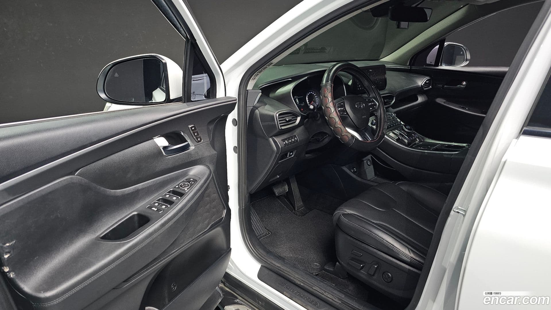 Main__Slider__Photo:Santafe Hyundai 2021.4-10