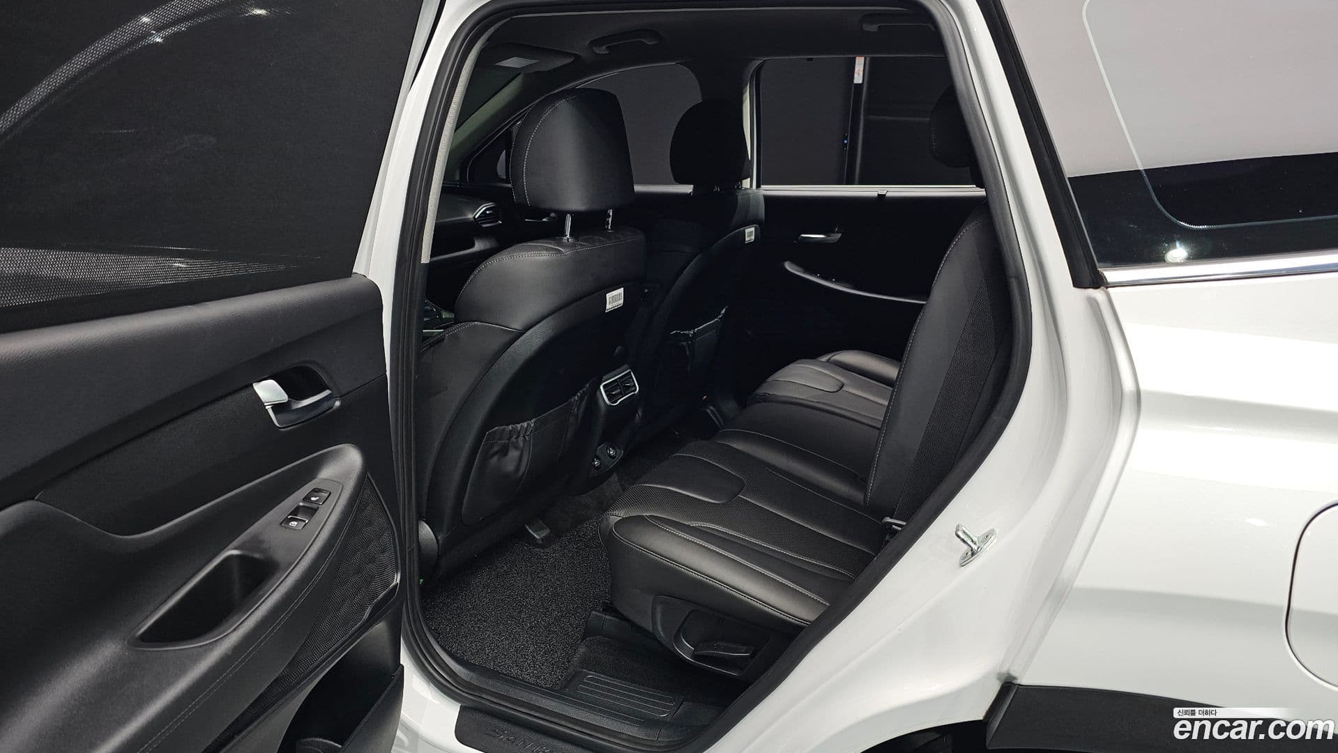 Main__Slider__Photo:Santafe Hyundai 2021.4-11