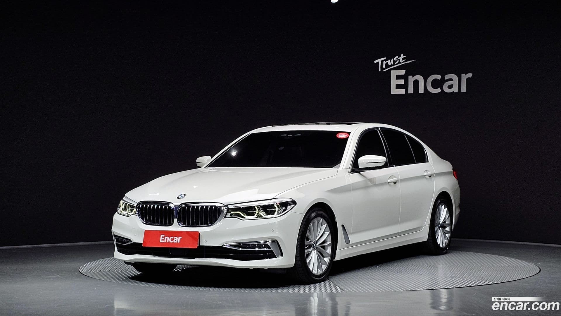 Main__Slider__Photo:5-Series BMW 2019.11-0