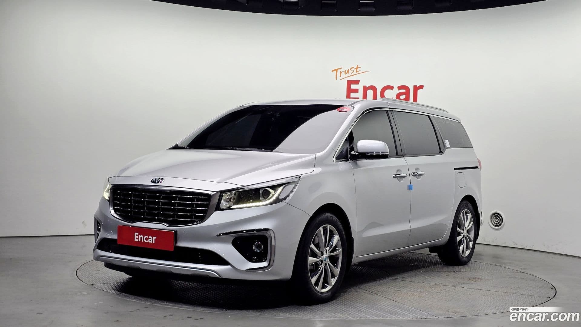 Main__Slider__Photo:Canival Kia 2019.9-0