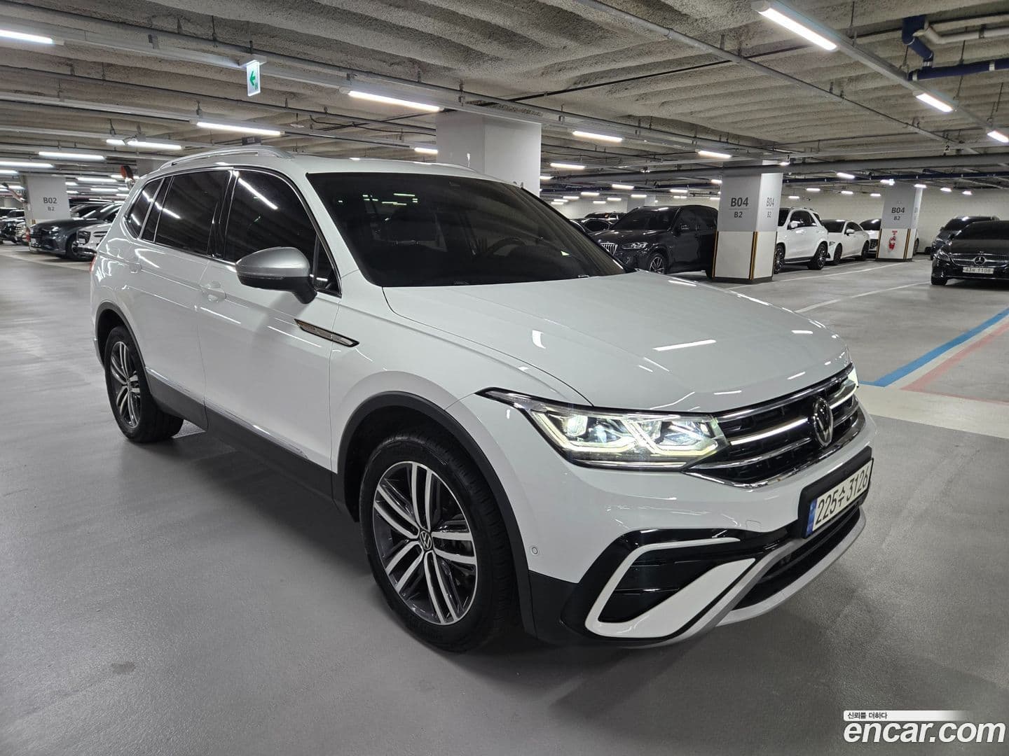 Main__Slider__Photo:Tiguan Volkswagen 2022.7-0