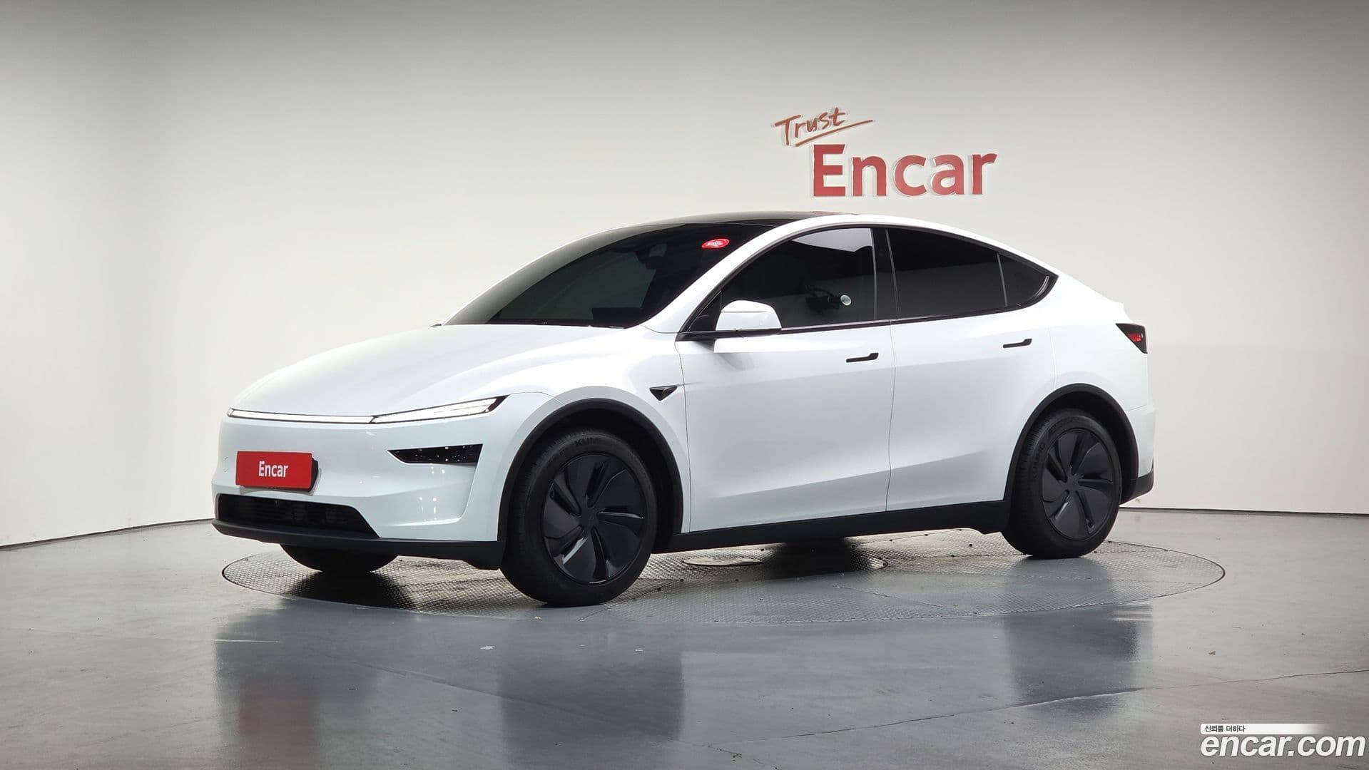 Main__Slider__Photo:Model Y Tesla 2025.7-0