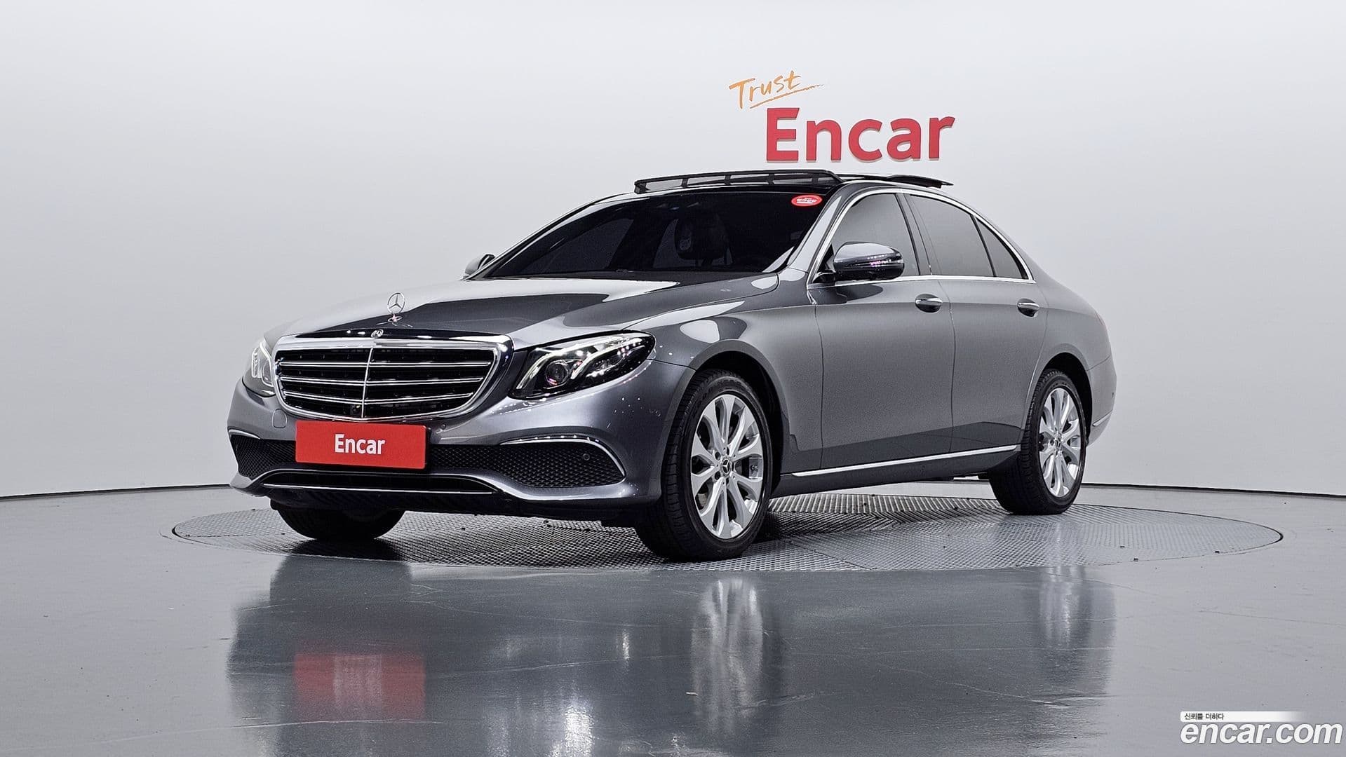 Main__Slider__Photo:E-Class Mercedes-Benz 2019.8-0