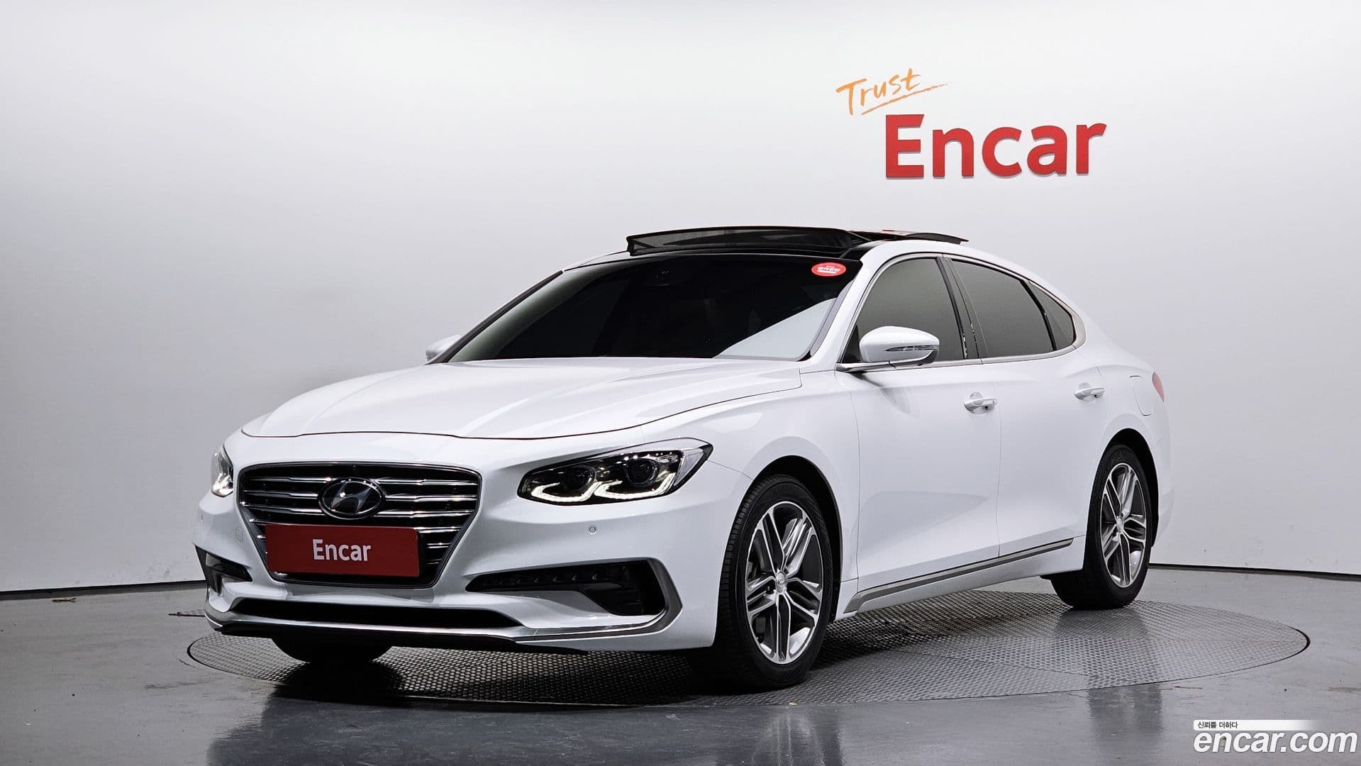 Main__Slider__Photo:Grandeur Hyundai 2019.1-0