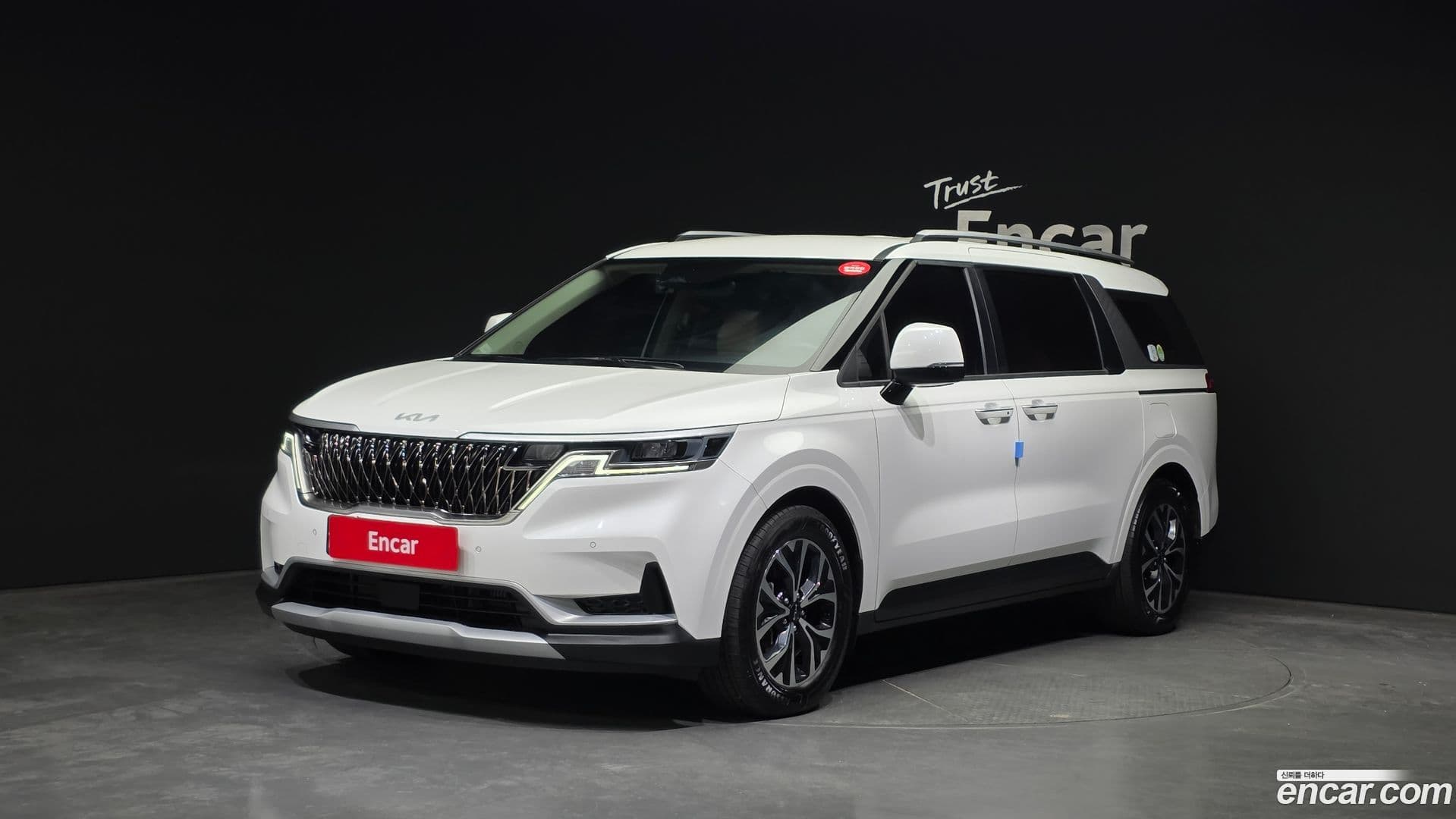 Main__Slider__Photo:Canival Kia 2023.4-0