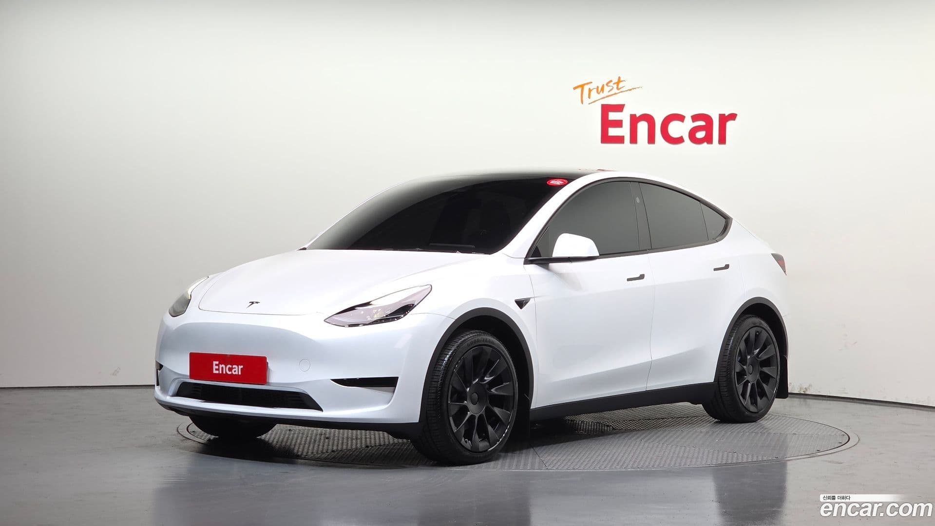 Main__Slider__Photo:Model Y Tesla 2024.10-0