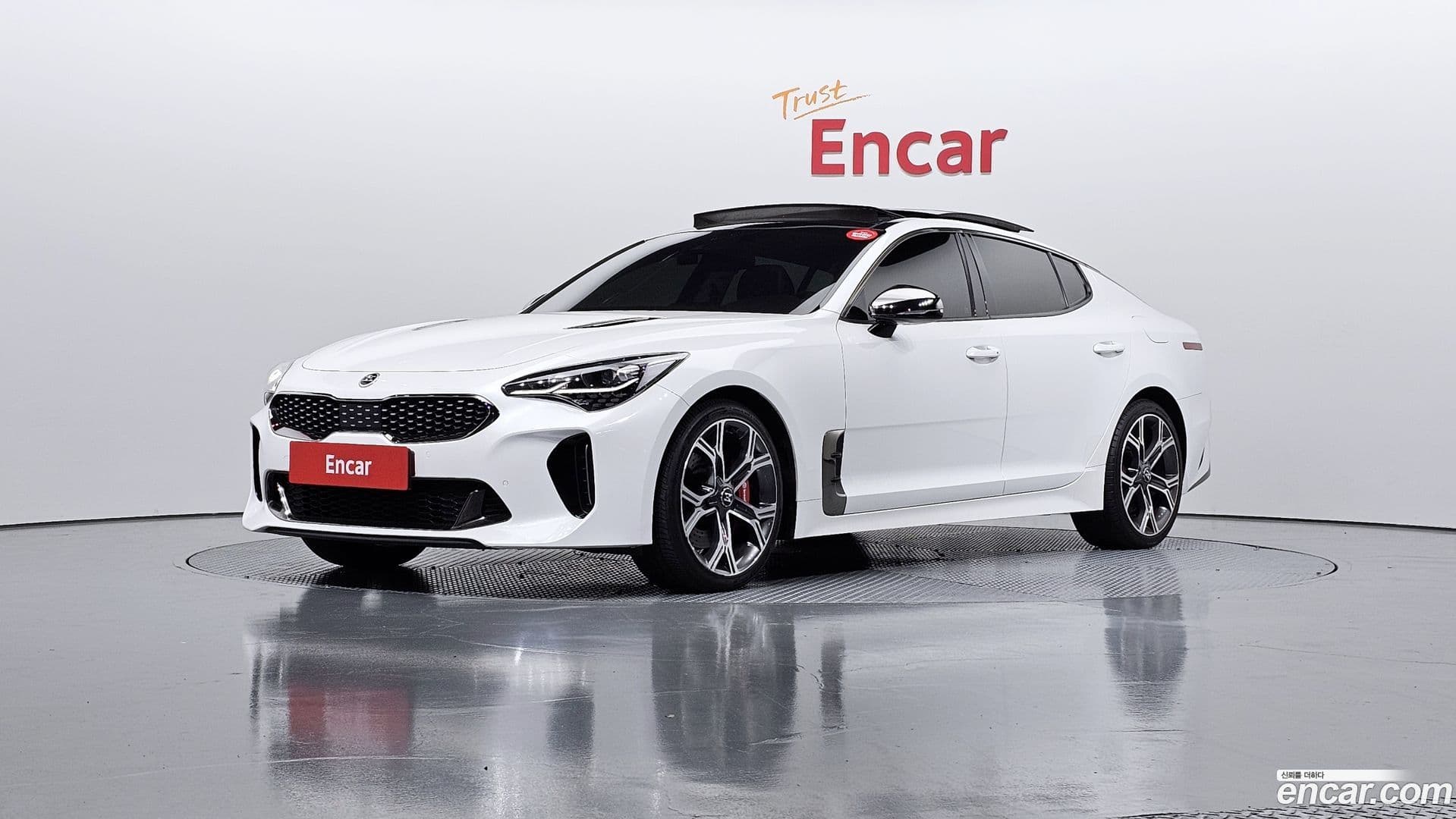 Main__Slider__Photo:Stinger Kia 2017.6-0