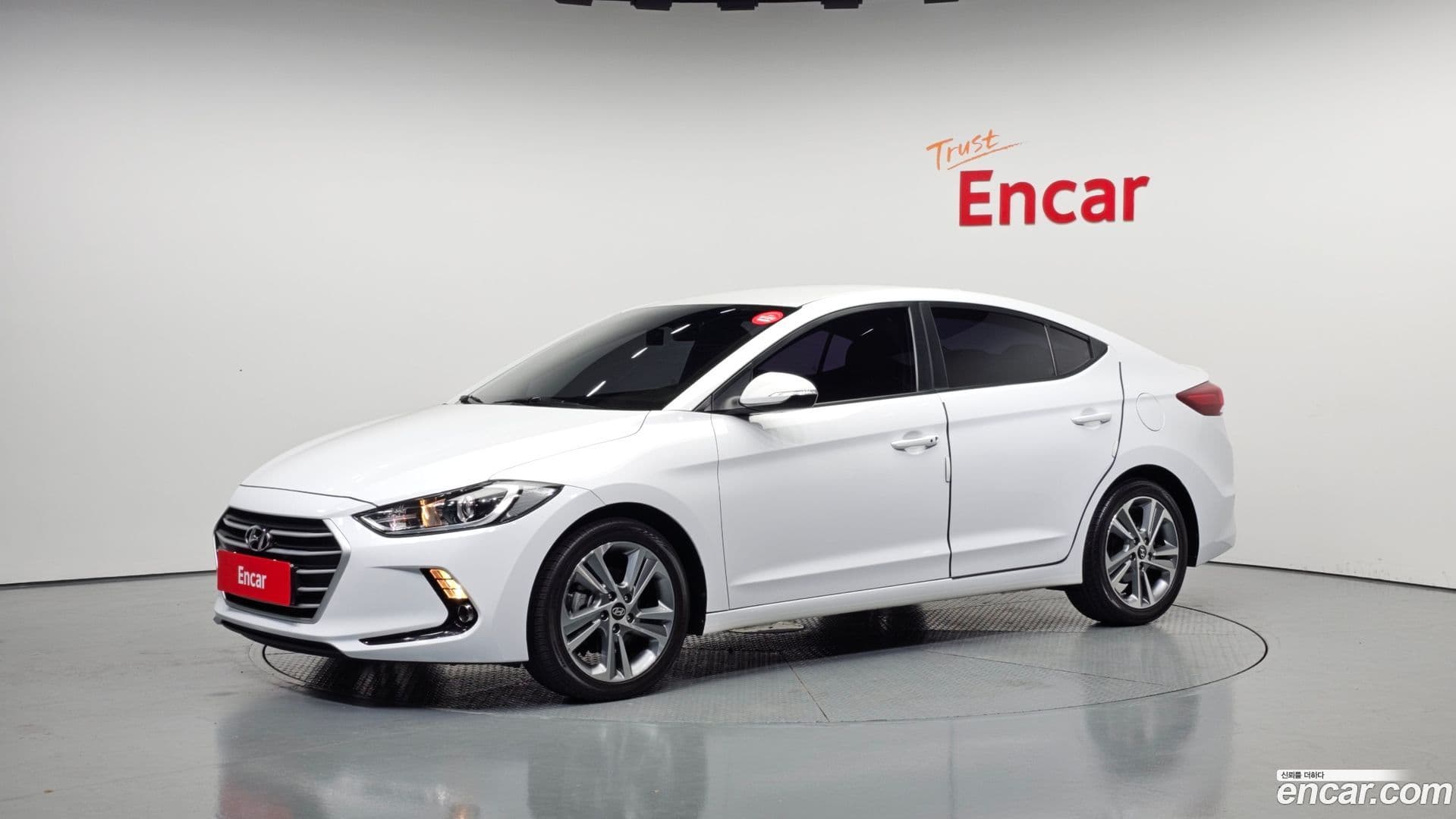 Main__Slider__Photo:AVANTE Hyundai 2017.9-0