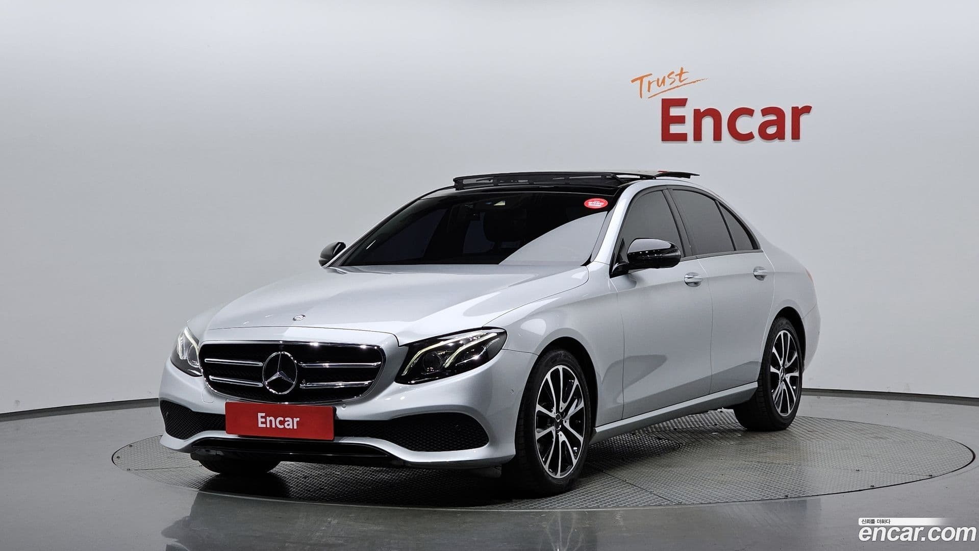 Main__Slider__Photo:E-Class Mercedes-Benz 2016.6-0