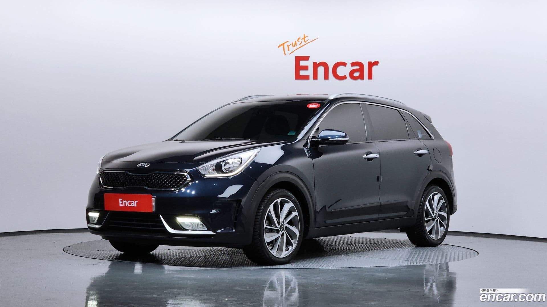 Main__Slider__Photo:Niro Kia 2019.0-0