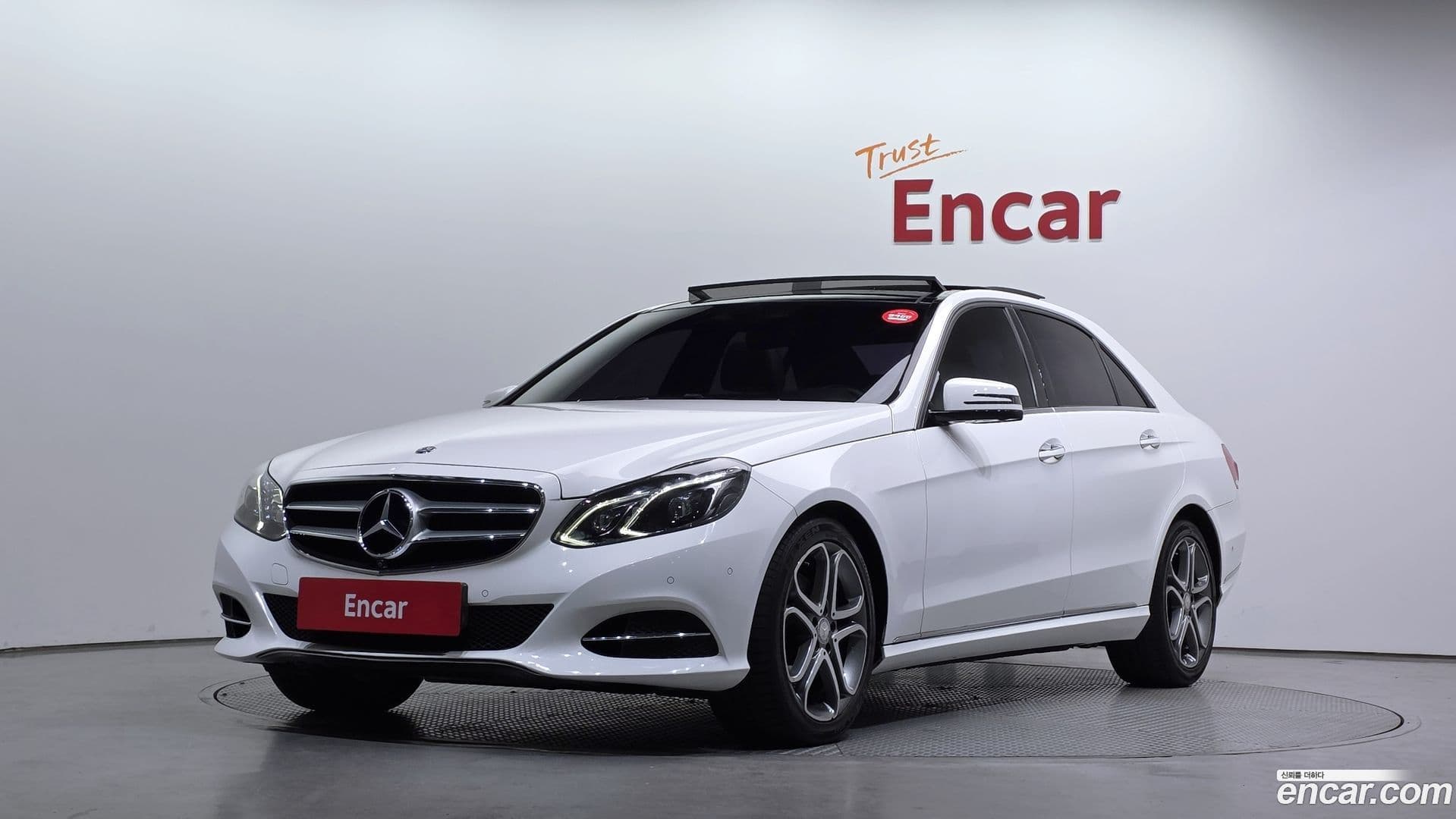 Main__Slider__Photo:E-Class Mercedes-Benz 2015.11-0
