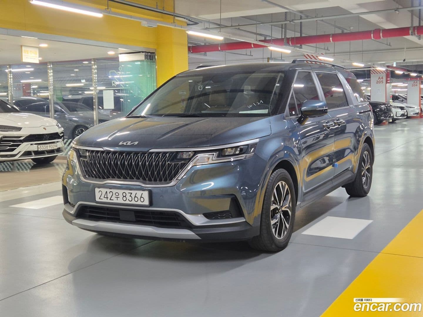 Main__Slider__Photo:Canival Kia 2021.10-0