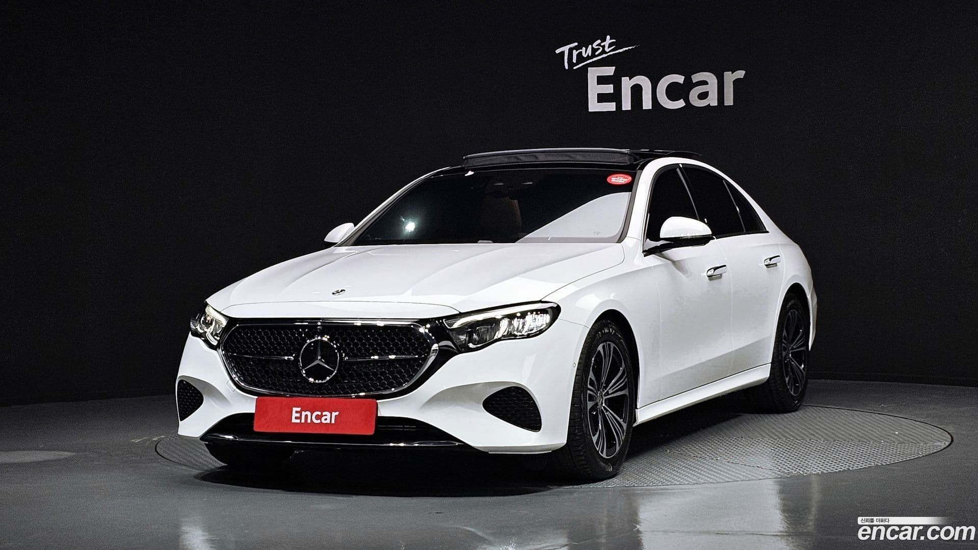 Main__Slider__Photo:E-Class Mercedes-Benz 2025.3-0