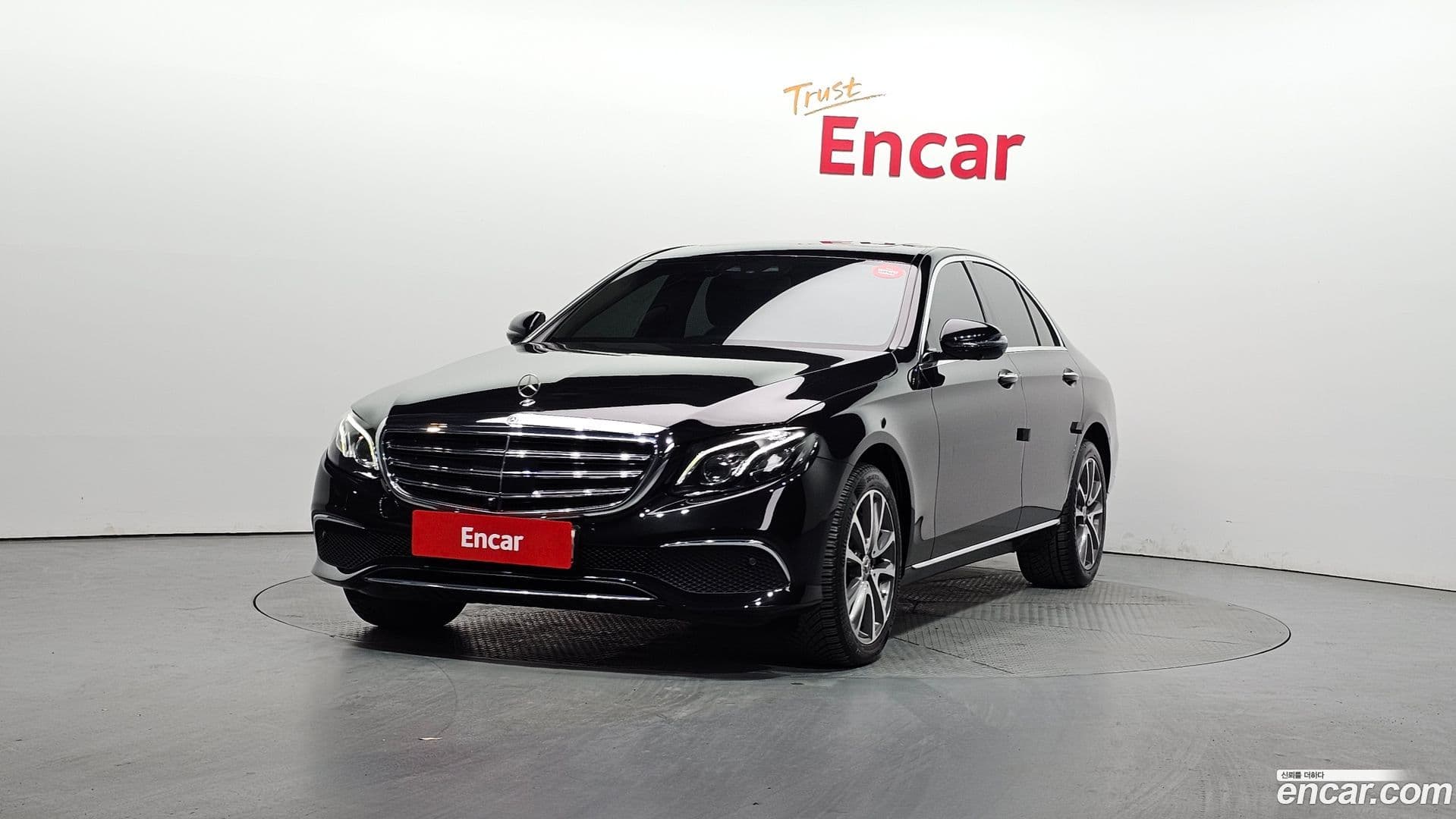 Main__Slider__Photo:E-Class Mercedes-Benz 2020.1-0