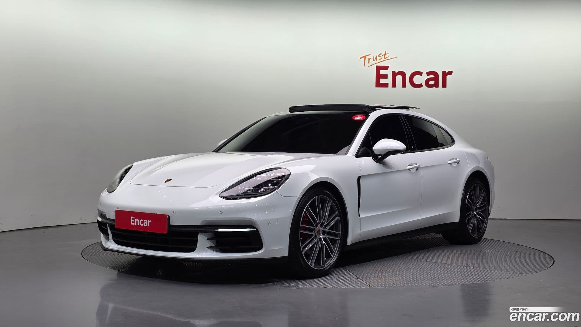 Main__Slider__Photo:Panamera Porsche 2018.11-0