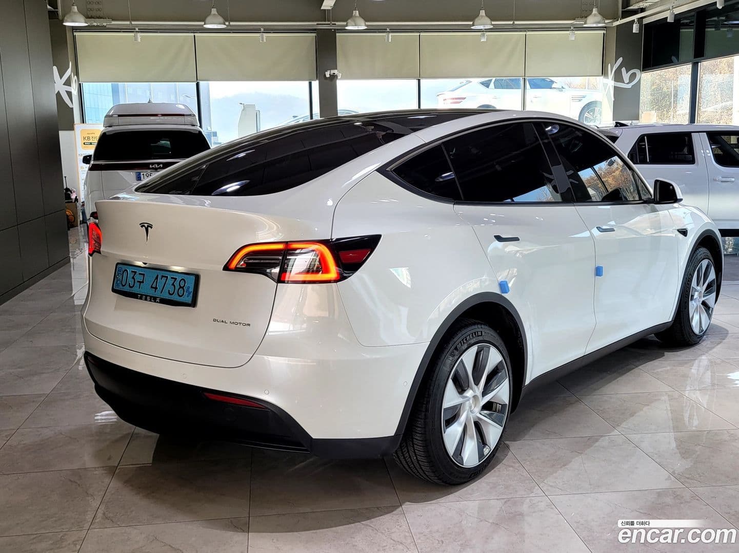 Main__Slider__Photo:Model Y Tesla 2022.10-0