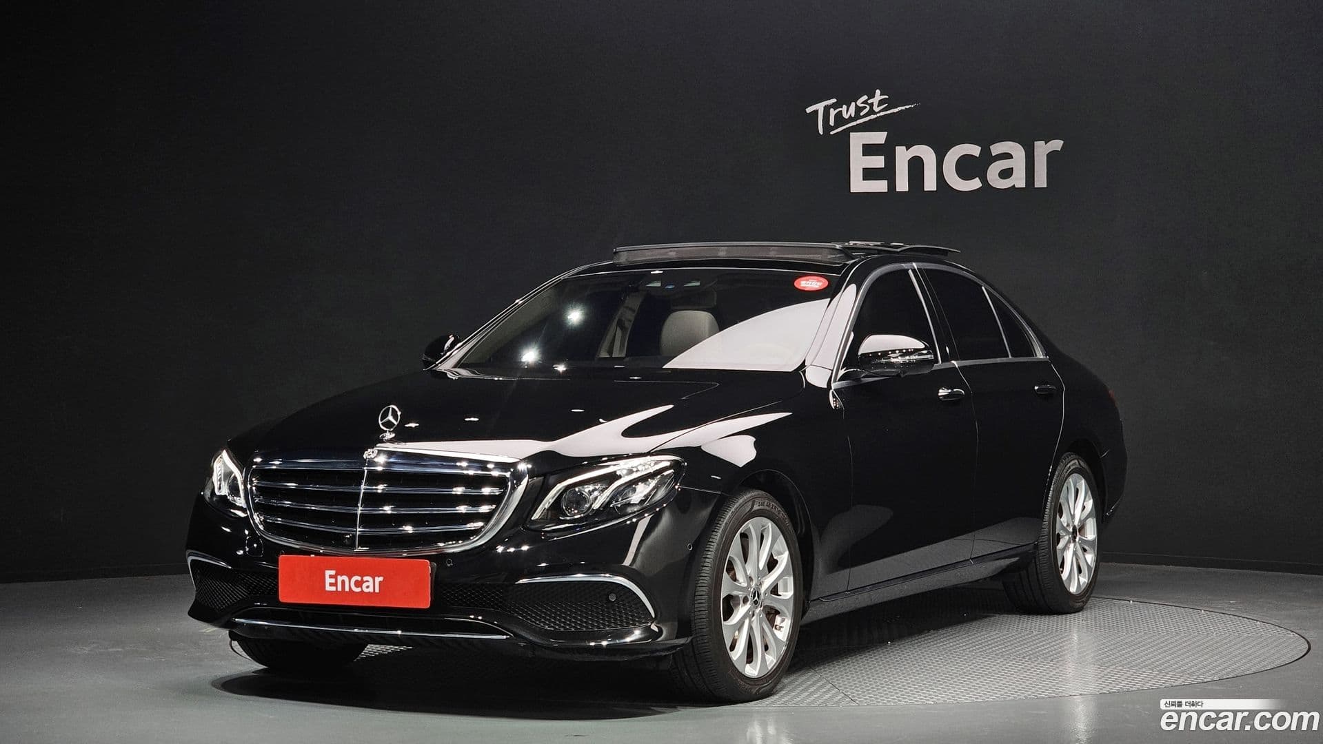 Main__Slider__Photo:E-Class Mercedes-Benz 2019.3-0