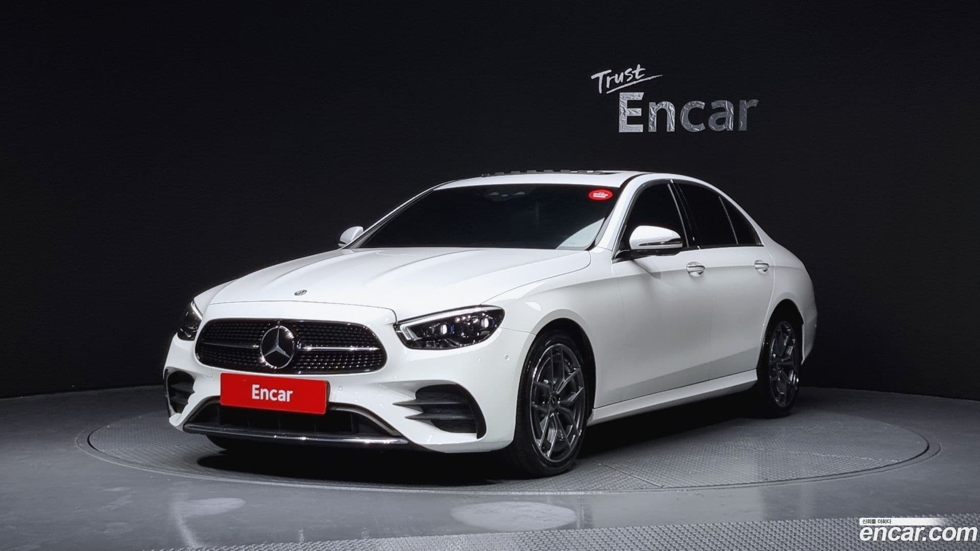 Main__Slider__Photo:E-Class Mercedes-Benz 2020.10-0