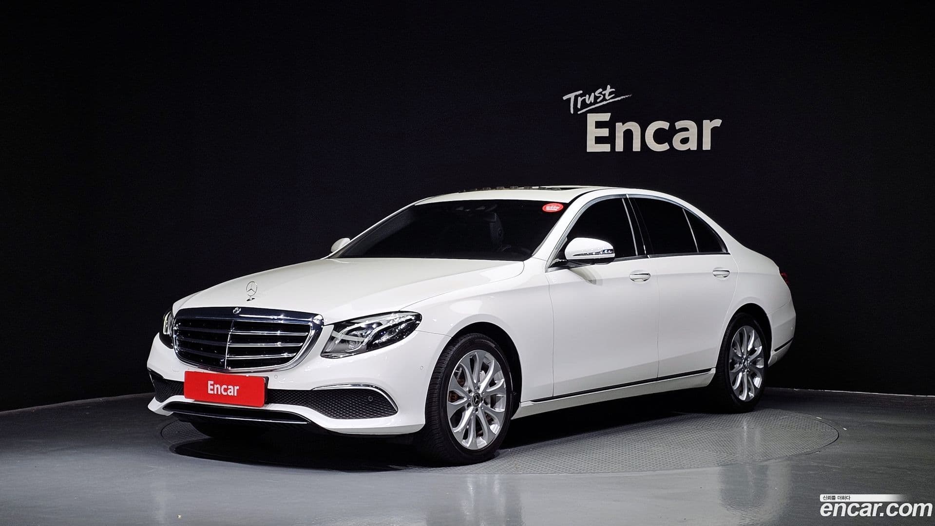 Main__Slider__Photo:E-Class Mercedes-Benz 2019.0-0