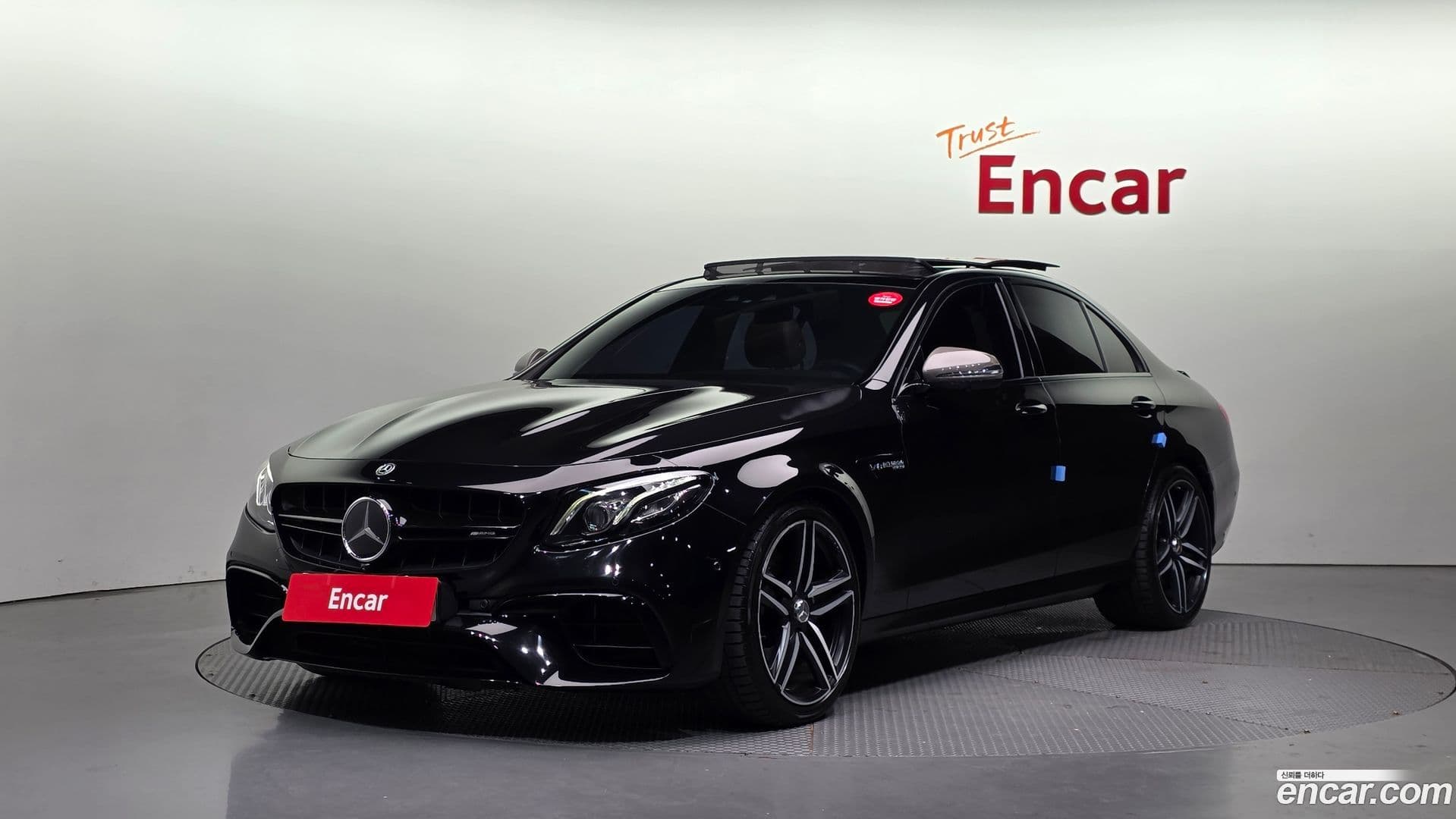 Main__Slider__Photo:E-Class Mercedes-Benz 2018.9-0
