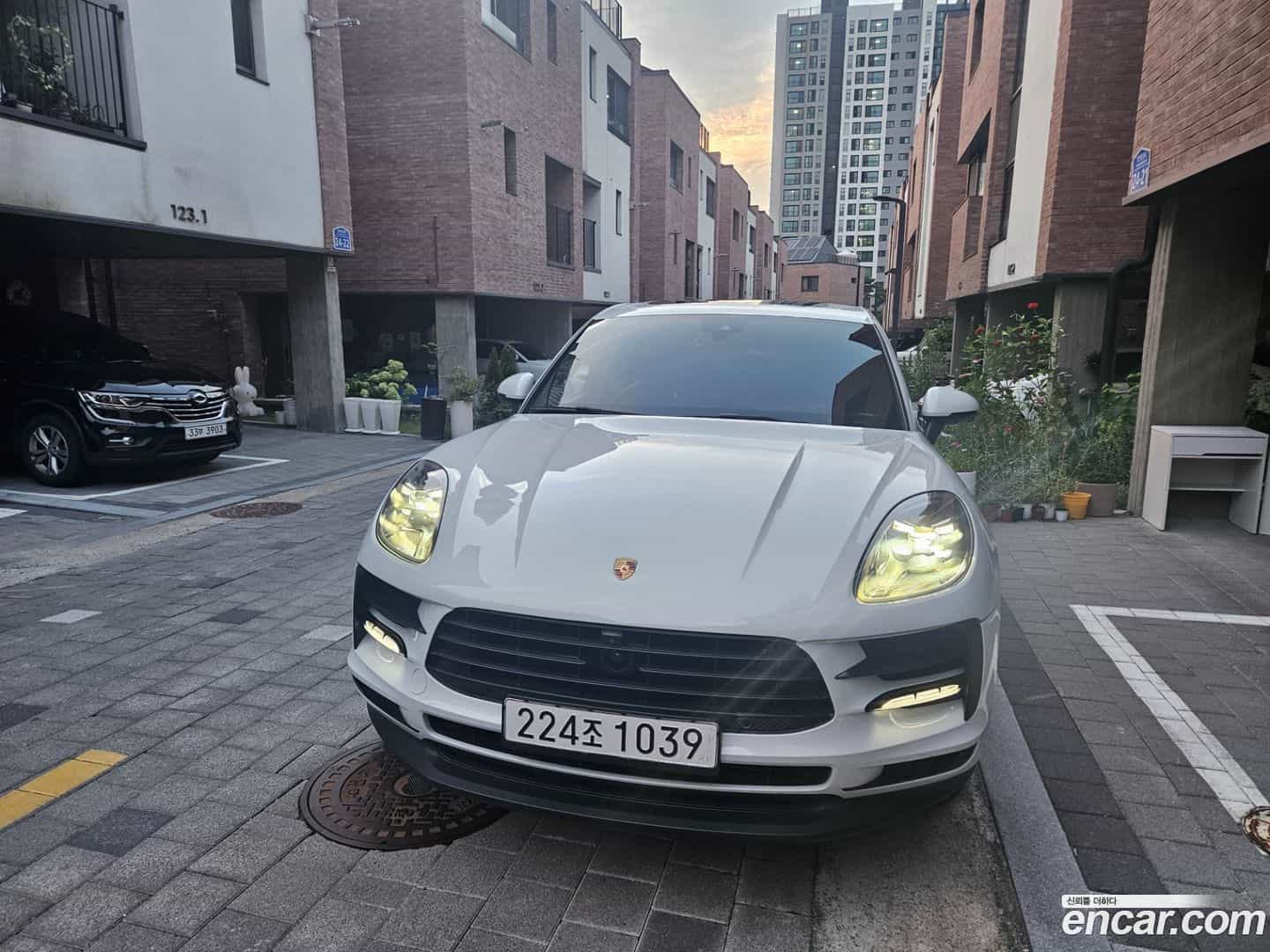 Macan Porsche 2019.11-OUTER-001