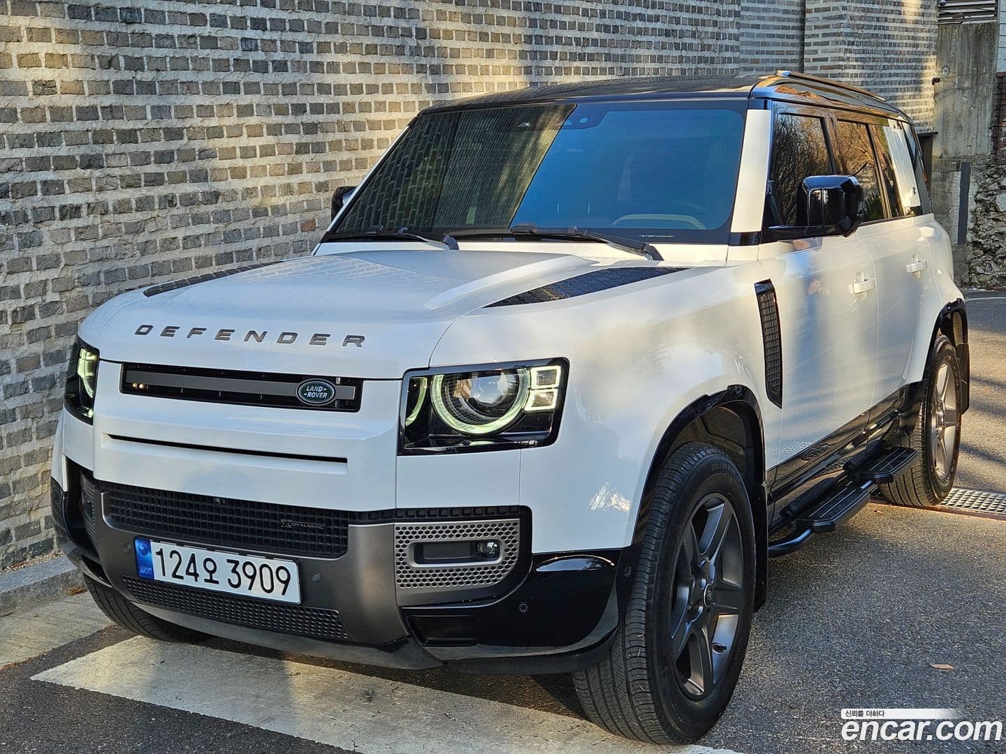 Main__Slider__Photo:Defender Land Rover 2022.6-0